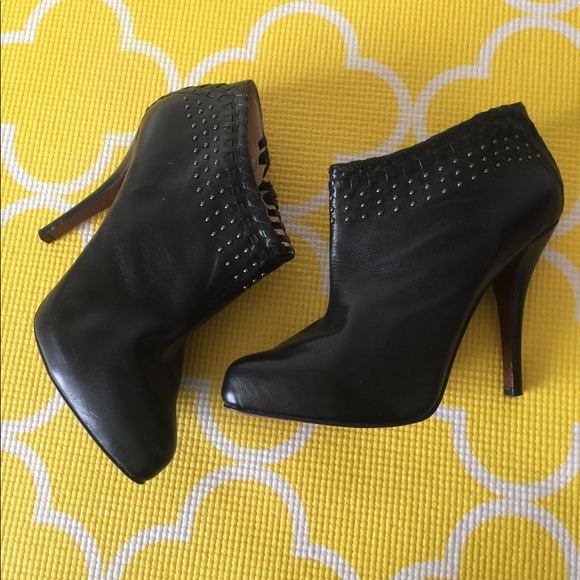 enzo angiolini black booties